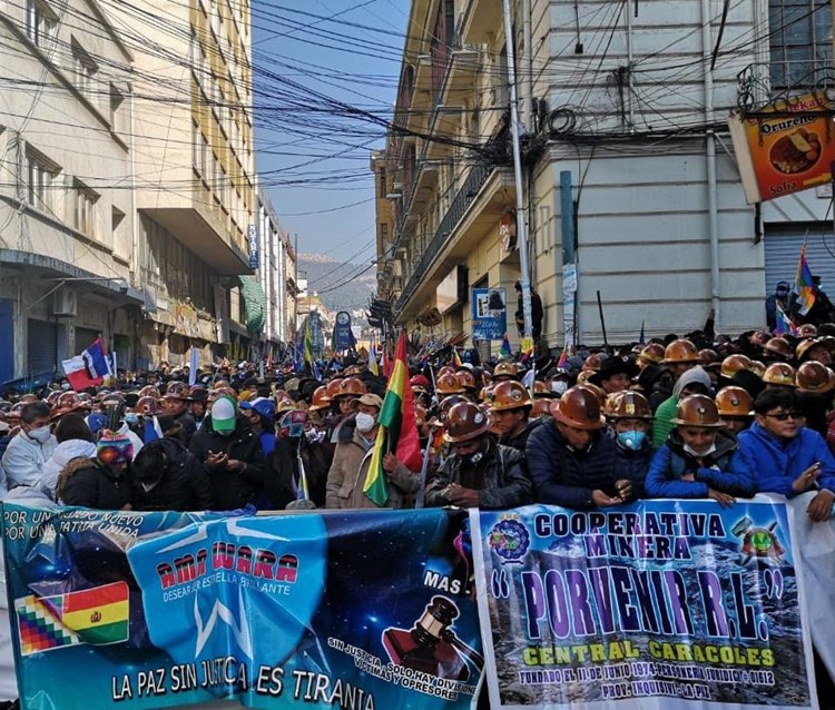 بوليفيا: وسط احتفالات شعبية.. لويس آرسي يؤدي اليمين الدستورية رئيساً