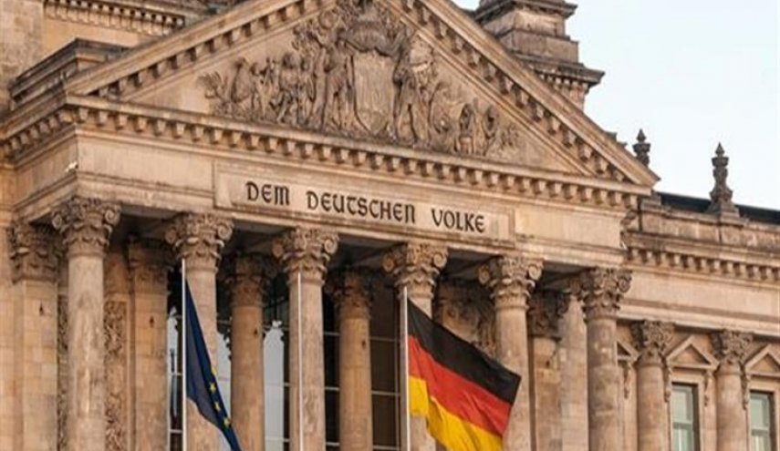 الحكومة الألمانية تمدد حظر بيع السلاح للسعودية والإمارات لعام آخر