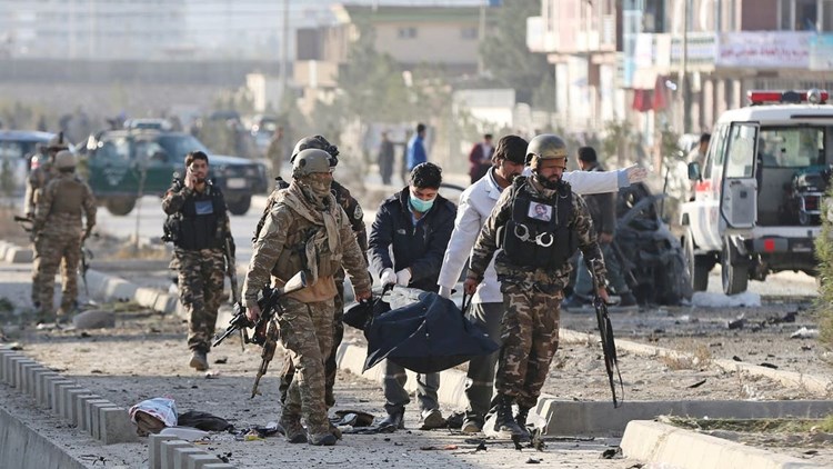 تفجير انتحاري يودي بحياة  15 مدنيا وسط أفغانستان