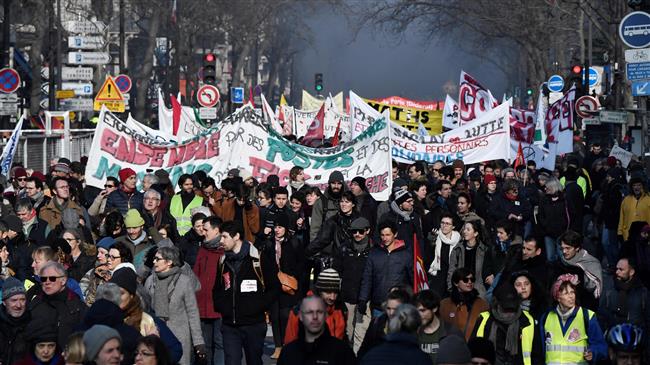 Hundreds of Thousands of People Protest in France against Pension Bill
