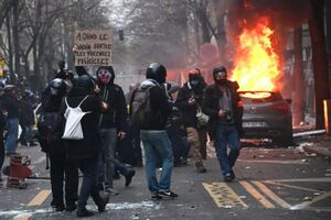 احتجاجات فرنسا تتجدد.. محرقة قمع المسلمين تحرق الشارع الفرنسي