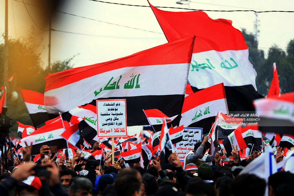 شعارات المتظاهرين العراقيين.. هل هي رسالة من بغداد إلى البيت الأبيض؟ + صور