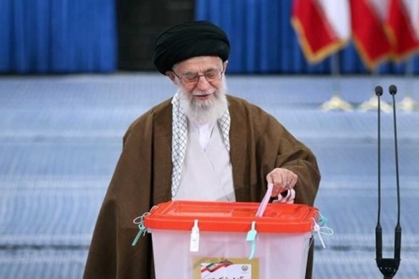 انطلاق انتخابات مجلسي الشورى وخبراء القيادة في إيران وسماحة السيد علي الخامنئي اول المقترعين