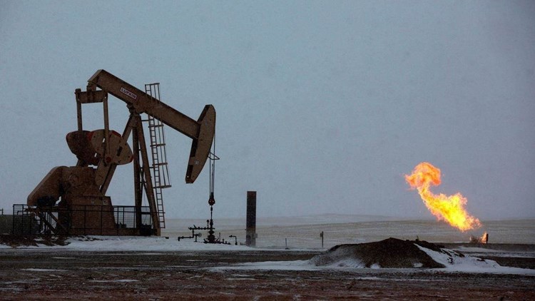 أسعار عقود ‫النفط الأميركي الآجلة لشهر حزيران تنخفض بنسبة 52%