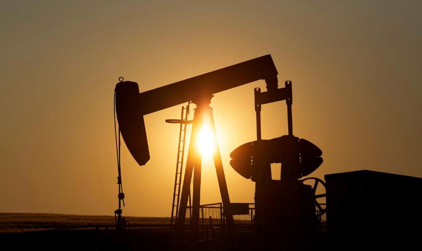 Oil Prices Fall on Brimming Storage, Bleak Recovery Prospects