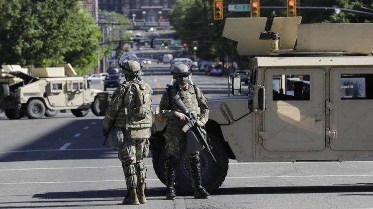 الجيش الأميركي ينتشر في واشنطن... وحملة إزالة التماثيل مستمرة