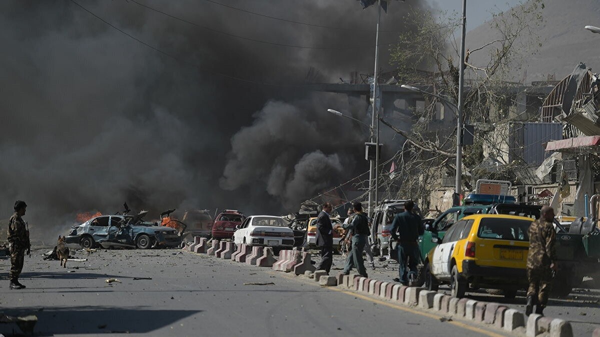 انفجار سيارة ملغومة بمجمع حكومي في افغانستان يوقع عشرات الإصابات