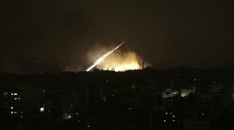 مصدر عسكري سوري: حوامات إسرائيلية استهدفت 3 نقاط متقدمة قرب القنيطرة