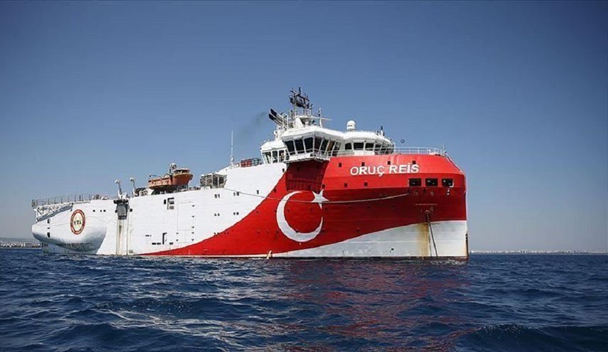 الدفاع اليونانية : الأسطول البحري اليوناني موجود في المنطقة لمراقبة النشاطات التركية