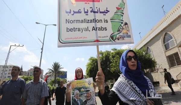 مسيرة جماهيرية غاضبة بغزة تنديدا باتفاق العار التطبيعي