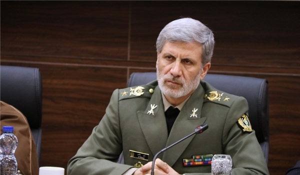 وزير الدفاع الإيراني يقدّم إيضاحات للجنة الصناعات البرلمانية عن إنجازات الوزارة