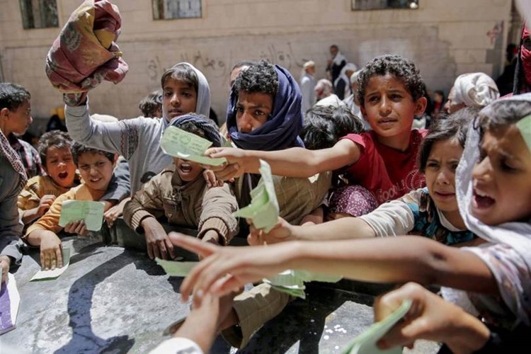 حكومة صنعاء: احتجاز التحالف لسفن النفط يفاقم المعاناة