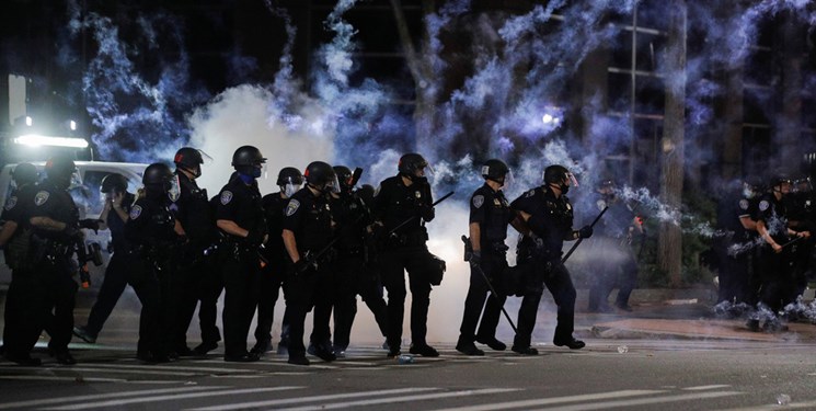 پلیس آمریکا به سمت معترضان این کشور شلیک کرد