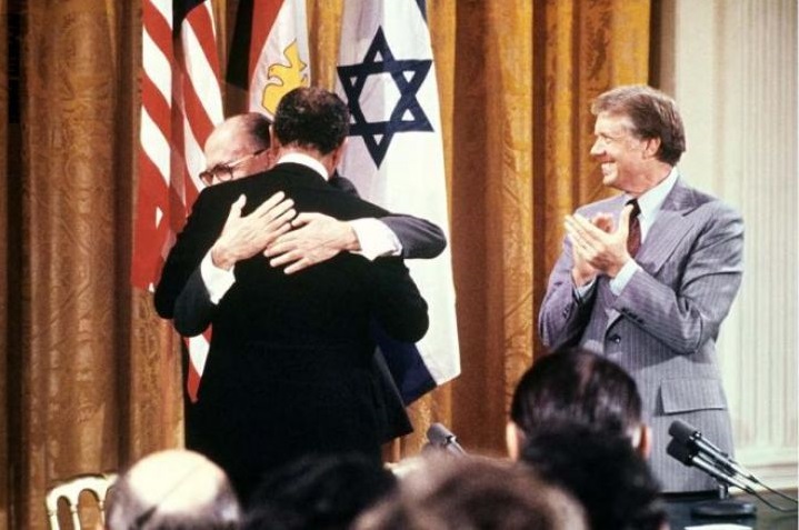 شخصيات وحكومات مصرية خائنة .. والشعب المصري ثابت على وفائه لفلسطين