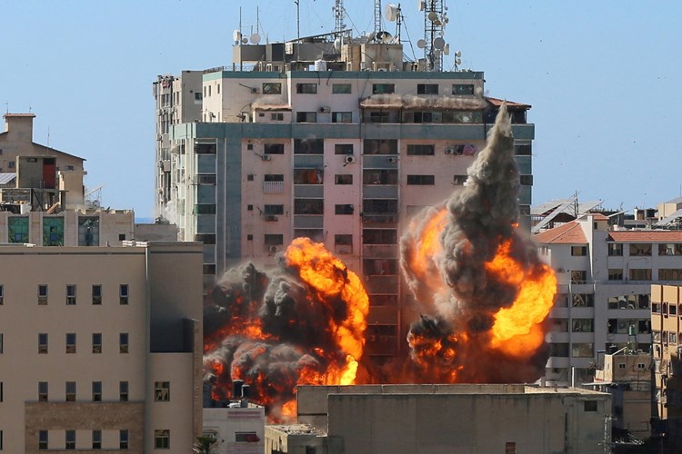"إسرائيل" تعترف بخطأ استهداف برج الجلاء في غزة