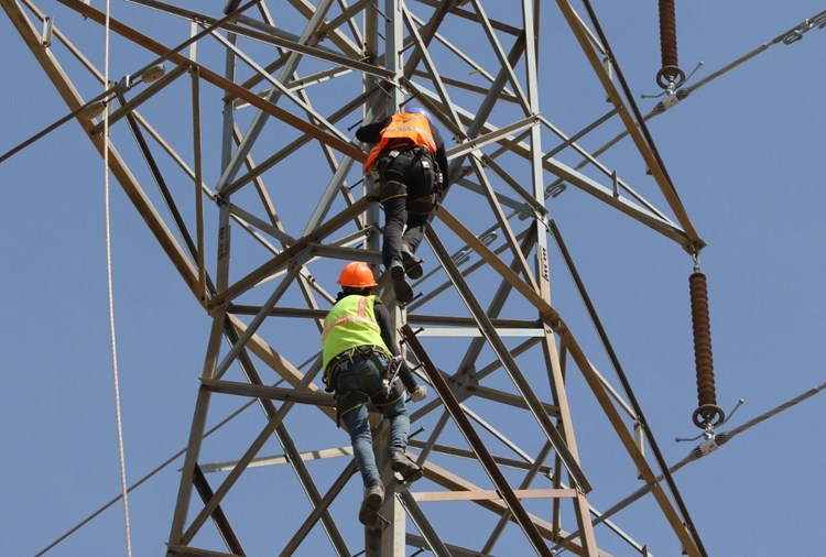 متى ستصل الكهرباء الأردنية إلى لبنان؟