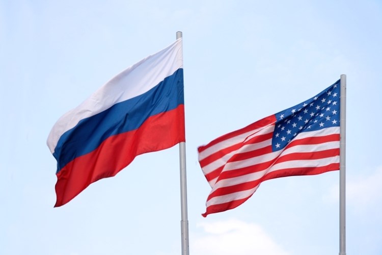 اشتعلت بين واشنطن وموسكو... طرد 300 دبلوماسي روسي وروسيا تتوعد!