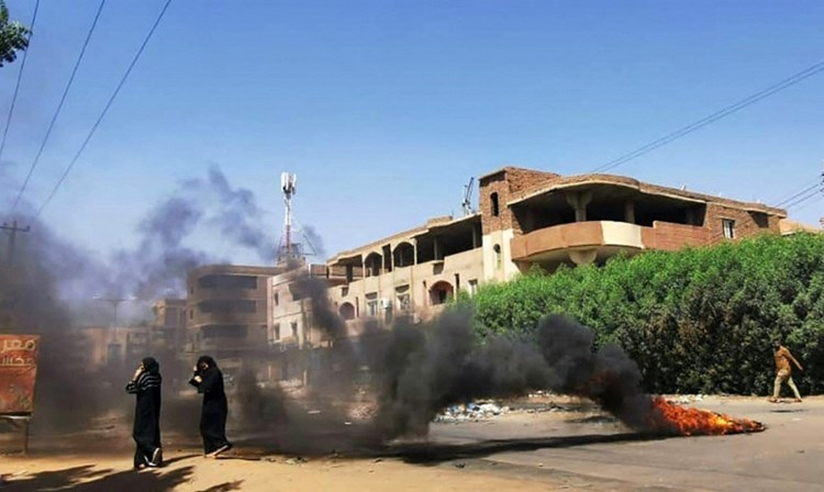 السودانيون يرفضون اعلان البرهان عن تأليف مجلس سيادة جديد