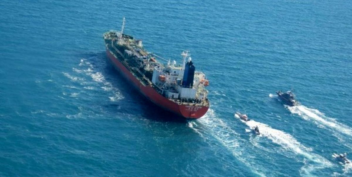 Iran Navy Foils Pirate Attack on Iranian Oil Tanker En Route to Gulf of Aden