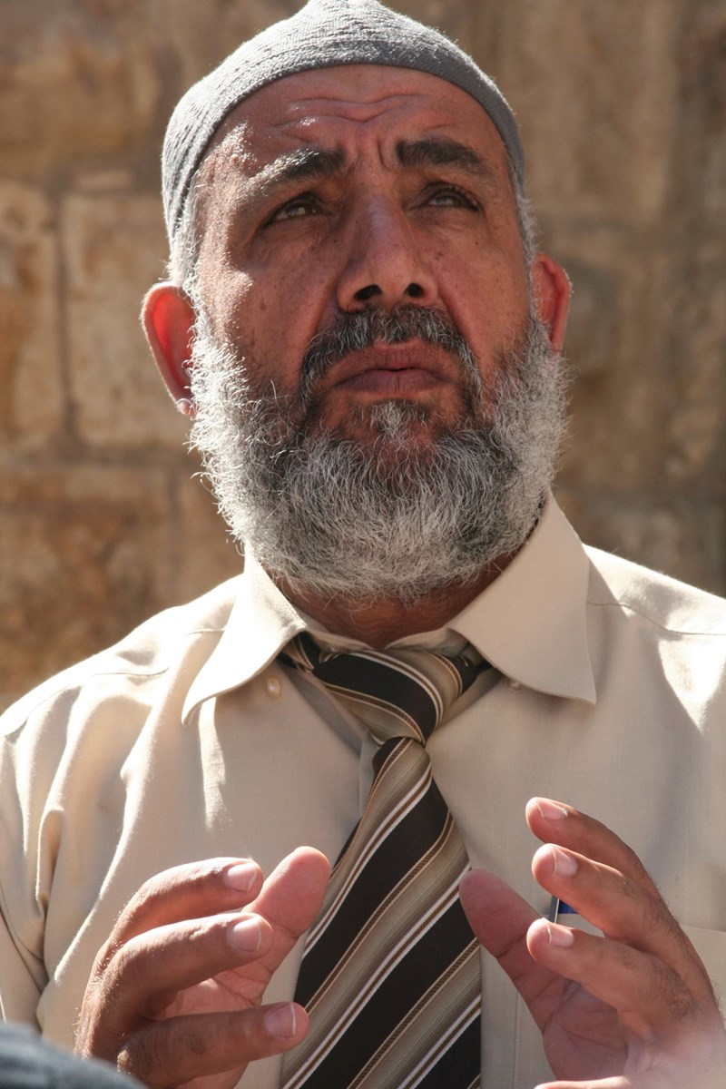 الشرطة الإسرائيلية تعتقل نائب مدير أوقاف القدس بوحشية غير مسبوقة