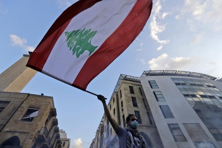 عكاظ السعودية توجه اهانات غير أخلاقية لعدد من المسؤولين اللبنانيين