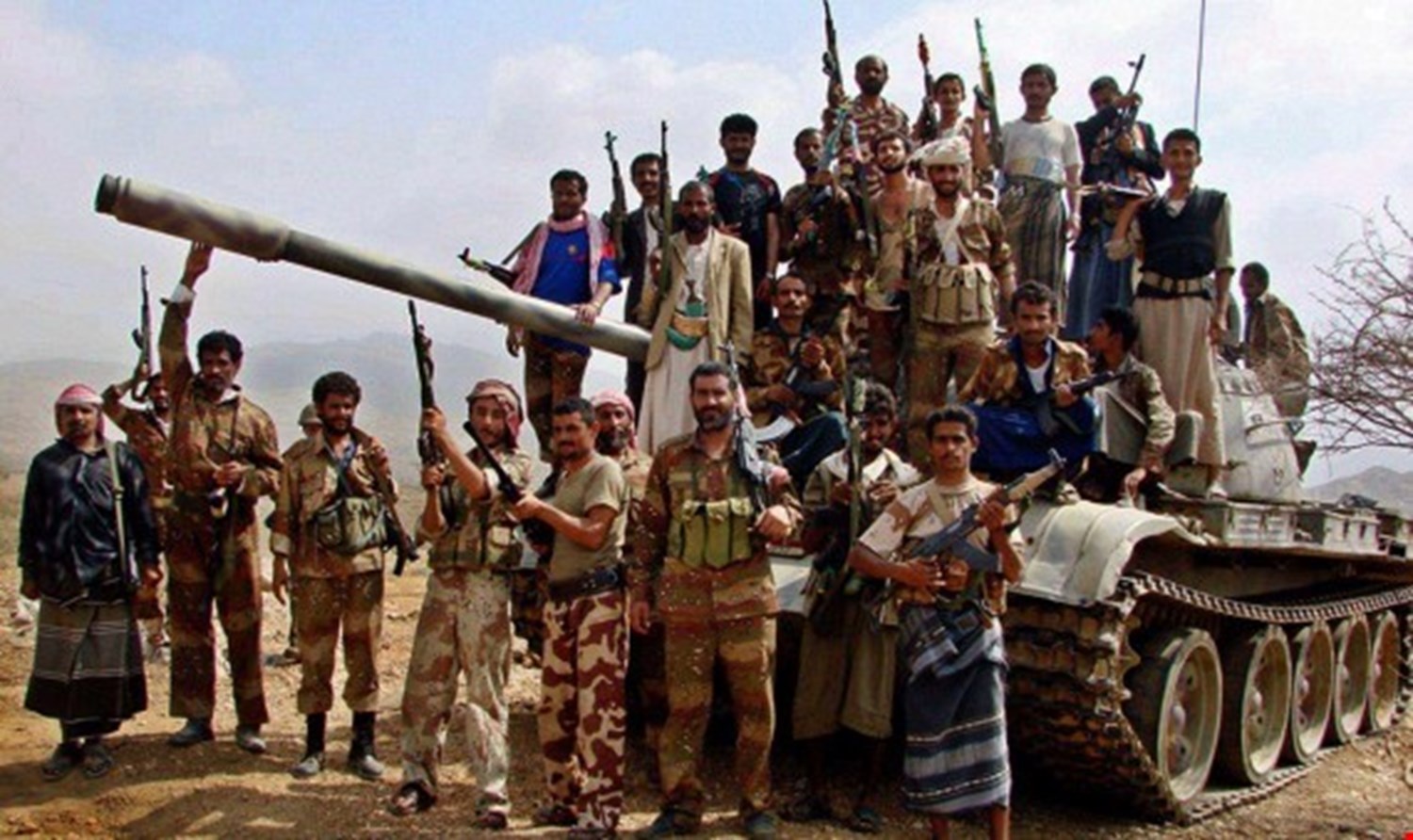 فضيحة "آل سعود" الجديدة في قلب اليمن.. حصار عشرات المرتزقة جنوب محافظة مأرب + صور