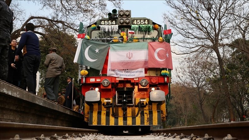 قطار إسلام آباد-طهران-إسطنبول يبدأ رحلته الأولى