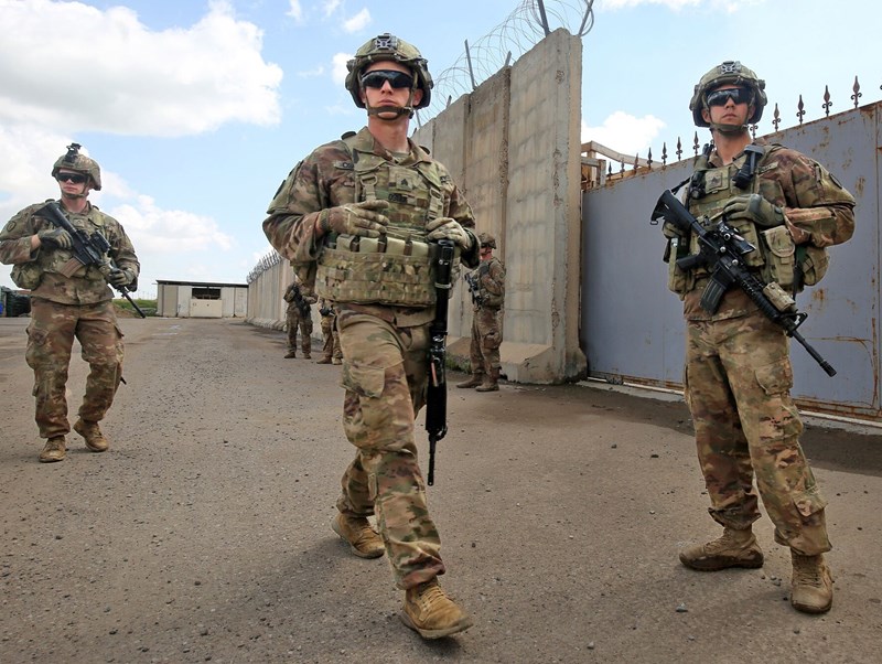 المقاومة العراقية تهدد القوات الامريكية: اما الخروج صاغرة او مدحورة!
