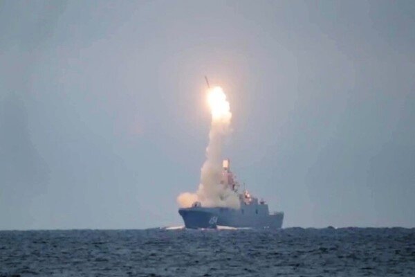 پرتاب ۱۲ موشک فراصوت زیرکان توسط روسیه