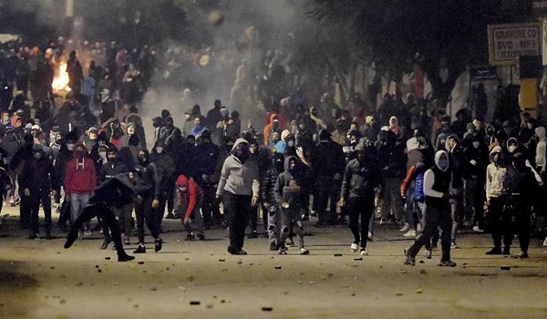 اشتباكات جديدة بين الشرطة التونسية ومتظاهرين في مدينة سبيطلة