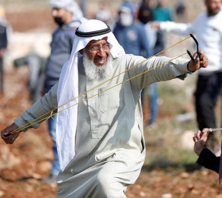 جيش الاحتلال يعتقل المسن الفلسطيني سعيد عرمة