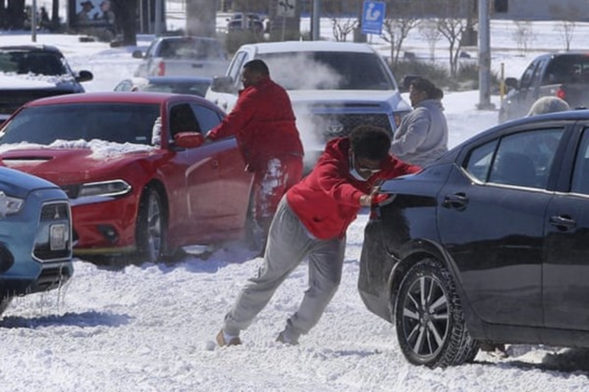 آمریکای بی‌آب و برق در یخ‌بندان و طوفان