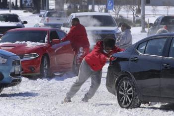 آمریکای بی‌آب و برق در یخ‌بندان و طوفان