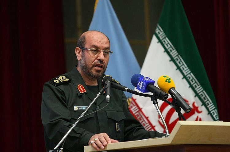 دهقان: القوة الدفاعية الإيرانية لا تتکئ على السلاح النووي