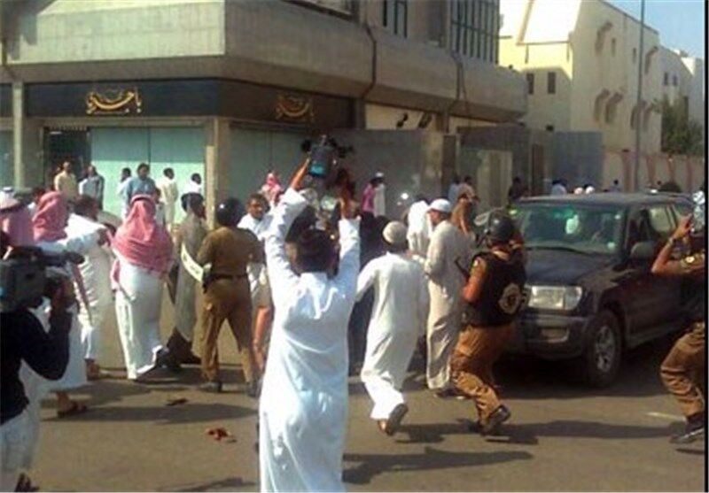 Saudi Regime Forces Attack Protesters: Report