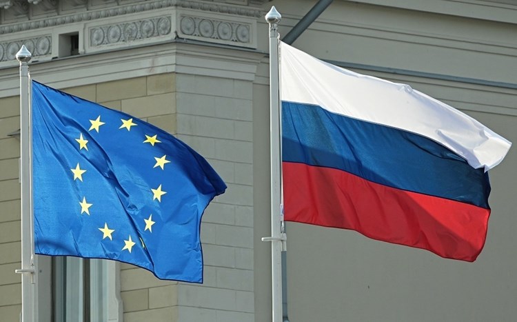 قضية نافالني تتفاعل.. موسكو تطرد دبلوماسيين أوروبيين ودول الاتحاد ترد
