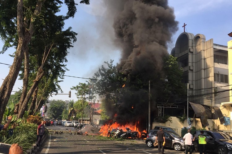 انفجار إرهابي يهز إندونيسيا