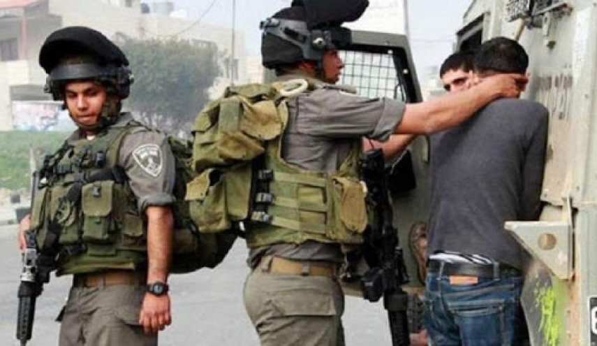 قوات الاحتلال تشن حملة مداهمات واعتقالات في مناطق متفرقة بالضفة المحتلة