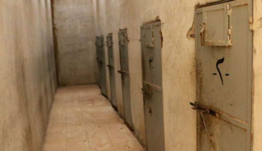حكومة المستقيل هادي تحقق في انتهاكات وقعت بسجون الإمارات في اليمن