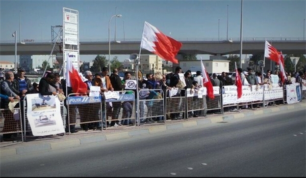 للمطالبة بكشف مصير أبنائهم.. ذوو السجناء بالبحرين يعتصمون أمام سجن جو