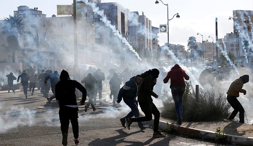المواجهات بين الشبان الفلسطينيين وقوات الاحتلال تتواصل وتصل إلى باب العامود ويافا