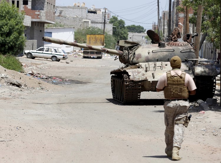 الجيش اليمني يتقدم شمال مأرب والسعودية ترد باستهداف المدنيين