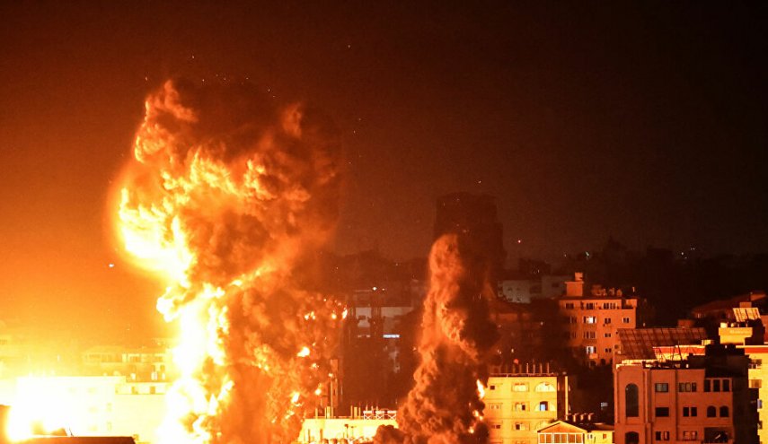 الطيران الإسرائيلي يشن عشرات الغارات الجوية على مدينة غزة