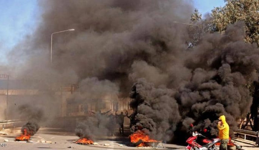 الشرطة التونسية تطلق قنابل غاز لتفريق محتجين على انتهاكاتها
