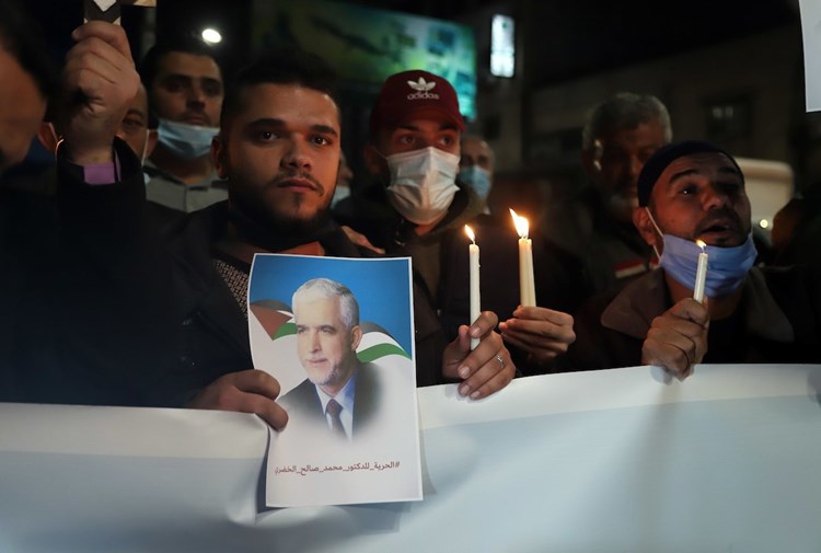 "حماس" تطالب الرياض بالإفراج عن جميع المعتقلين الفلسطينيين في المملكة