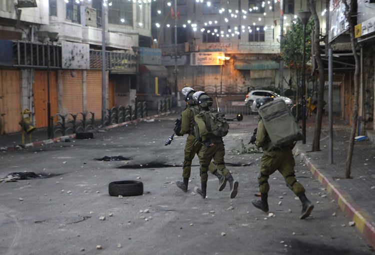 جنين تنتفض في وجه الاحتلال الإسرائيلي والصهاينة يقتحمون الأقصى