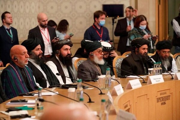 سیاستمداران افغانستان با طالبان در قطر گفتگو می کنند