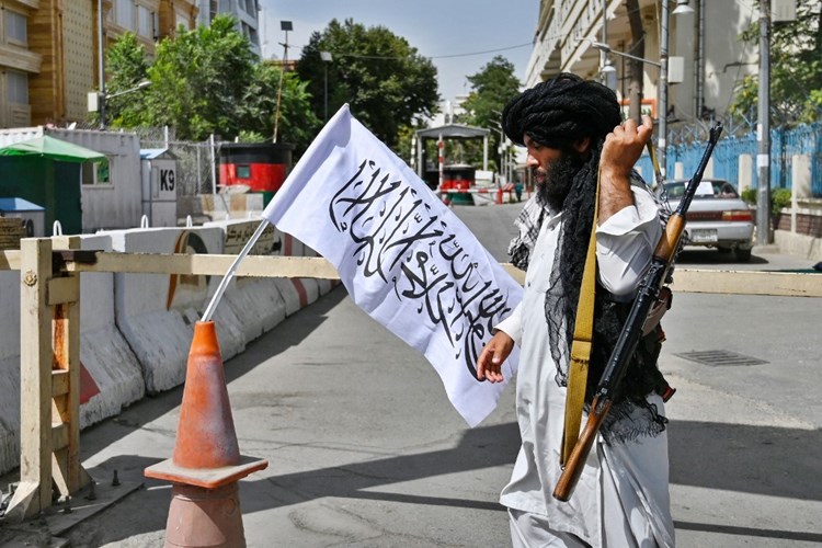 مسؤول في طالبان يؤكد: جميع المعتقلين السياسيين في البلاد الى الحرية قريباً