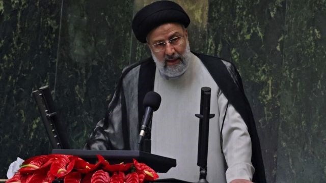 الرئيس الإيراني: مكافحة كورونا ودعم الاقتصاد من أولوياتي