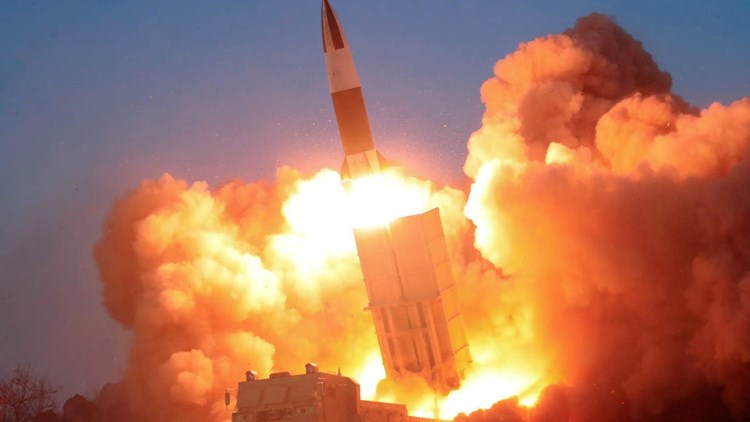 كوريا الشمالية والجنوبية يتحديان بعضهما البعض... صواريخ باليستية في الأجواء!